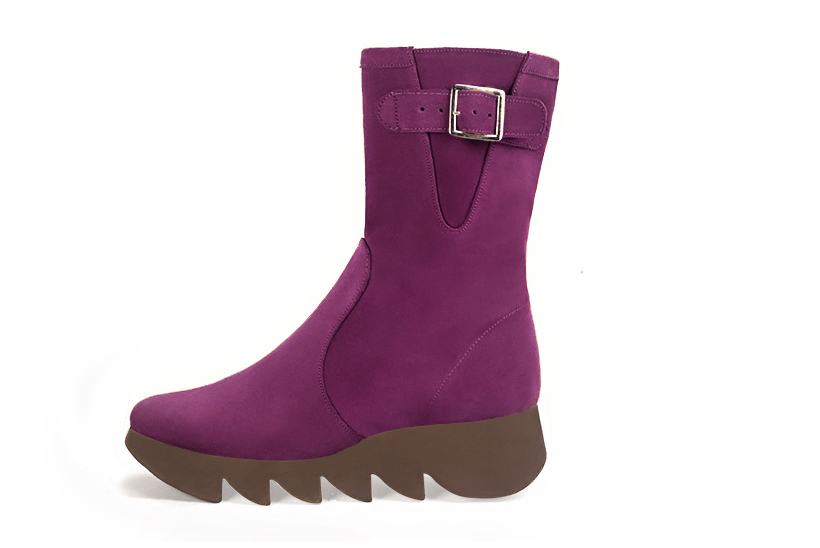 Mulberry purple women's ankle boots with a zip on the inside. Round toe. Low rubber soles. Profile view - Florence KOOIJMAN